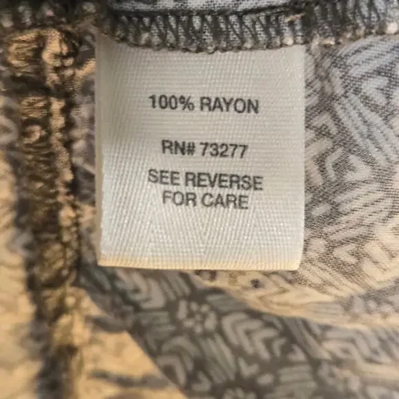 Mudd Women's Boho Top. Size Medium. Green And Cream Color. - Picture 9 of 10